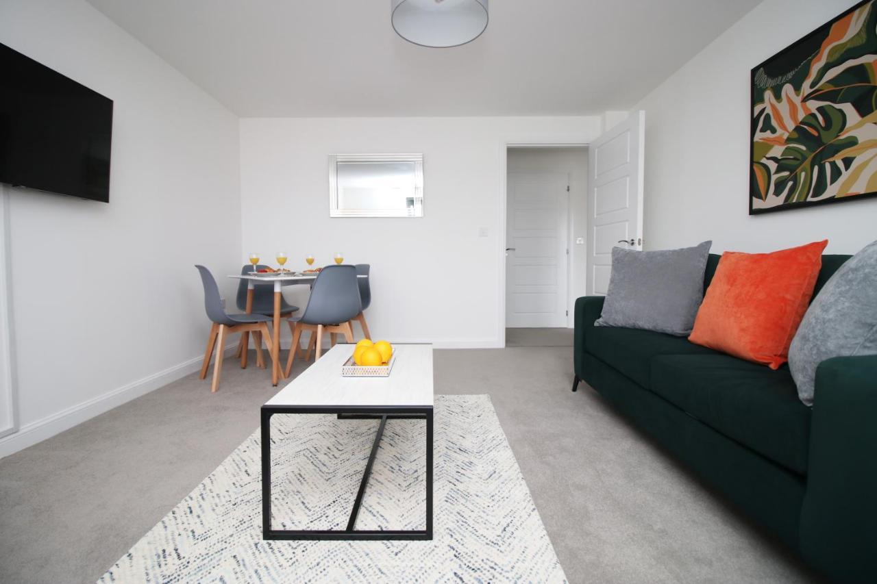 No 43 Stadium Views By Ssw - 2Br, Parking, Sleeps 4, 3Min Walk To Stadium, 10Min Drive To City Centre, Marina And Close To M4 Morriston 외부 사진
