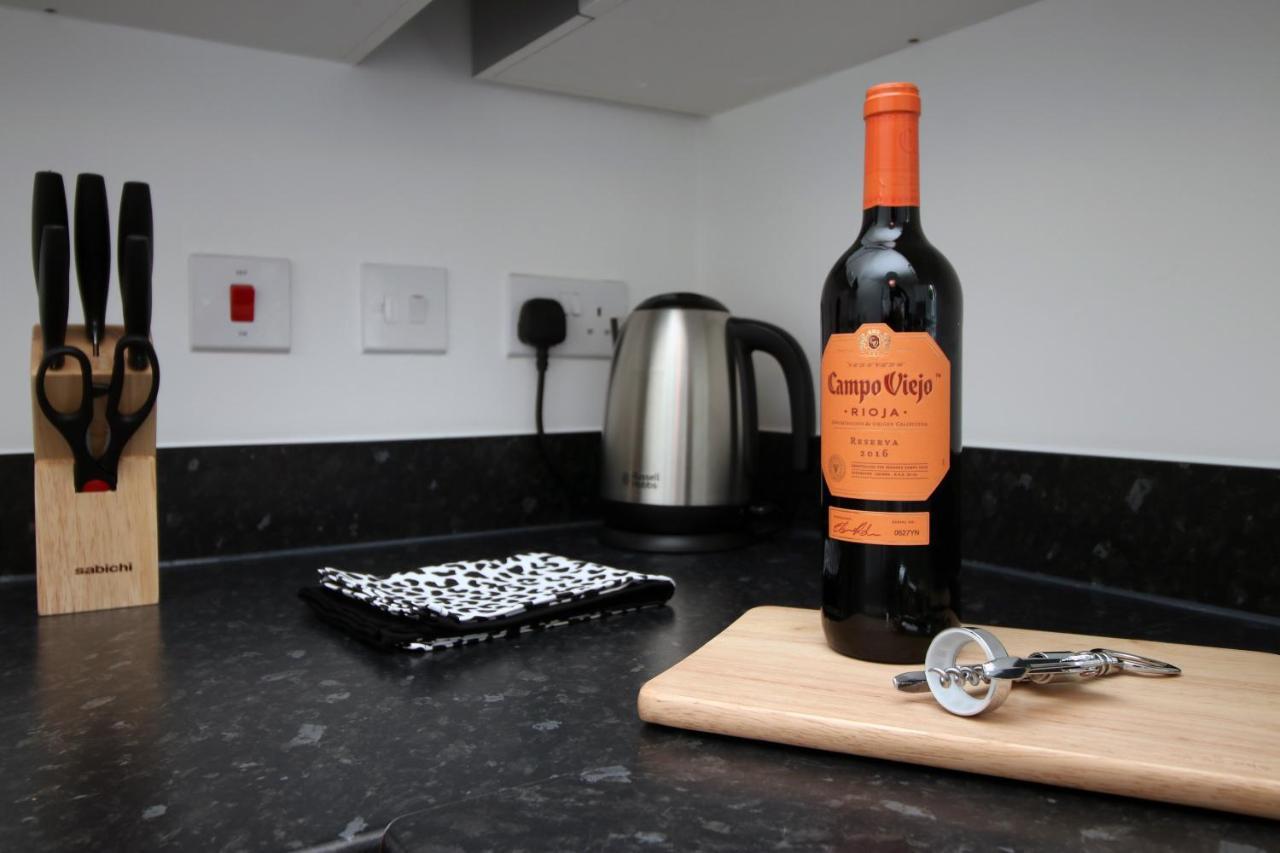 No 43 Stadium Views By Ssw - 2Br, Parking, Sleeps 4, 3Min Walk To Stadium, 10Min Drive To City Centre, Marina And Close To M4 Morriston 외부 사진