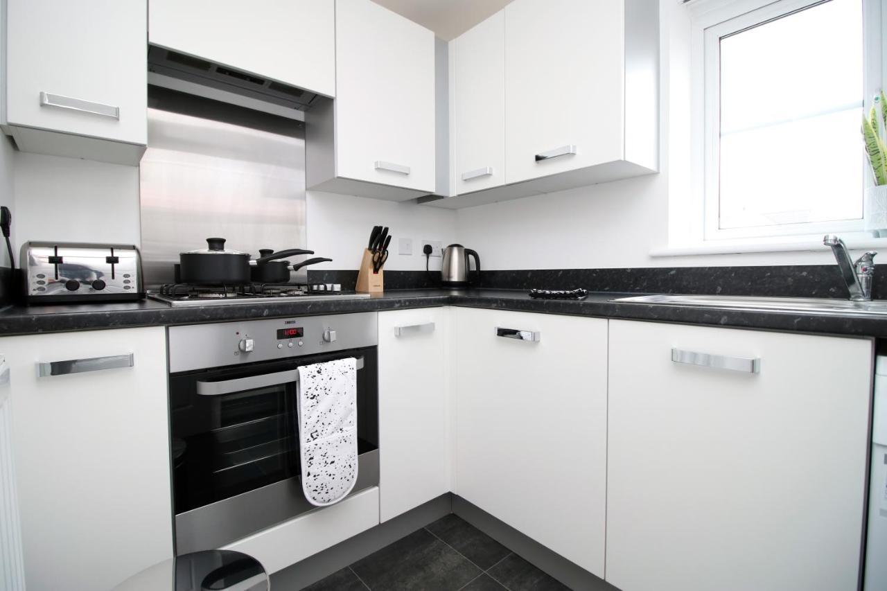 No 43 Stadium Views By Ssw - 2Br, Parking, Sleeps 4, 3Min Walk To Stadium, 10Min Drive To City Centre, Marina And Close To M4 Morriston 외부 사진