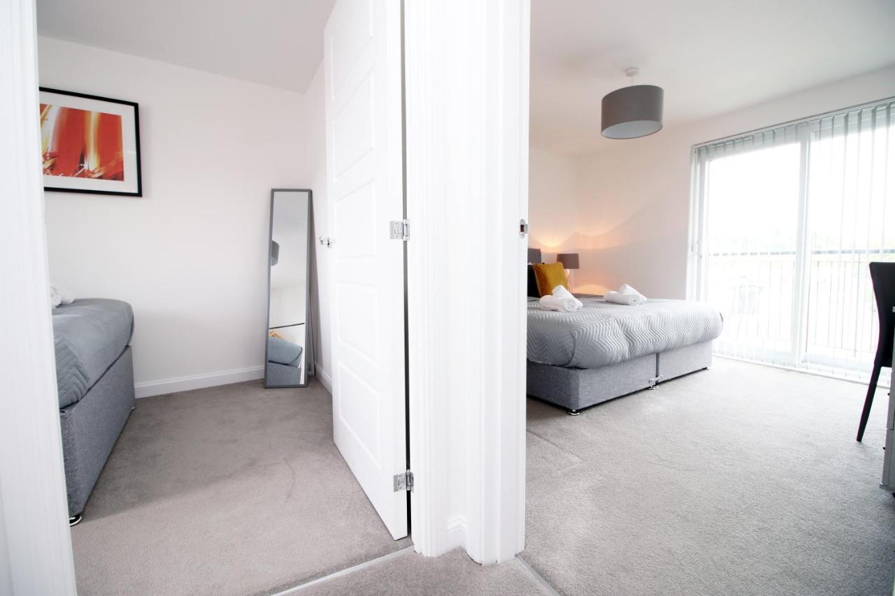 No 43 Stadium Views By Ssw - 2Br, Parking, Sleeps 4, 3Min Walk To Stadium, 10Min Drive To City Centre, Marina And Close To M4 Morriston 외부 사진