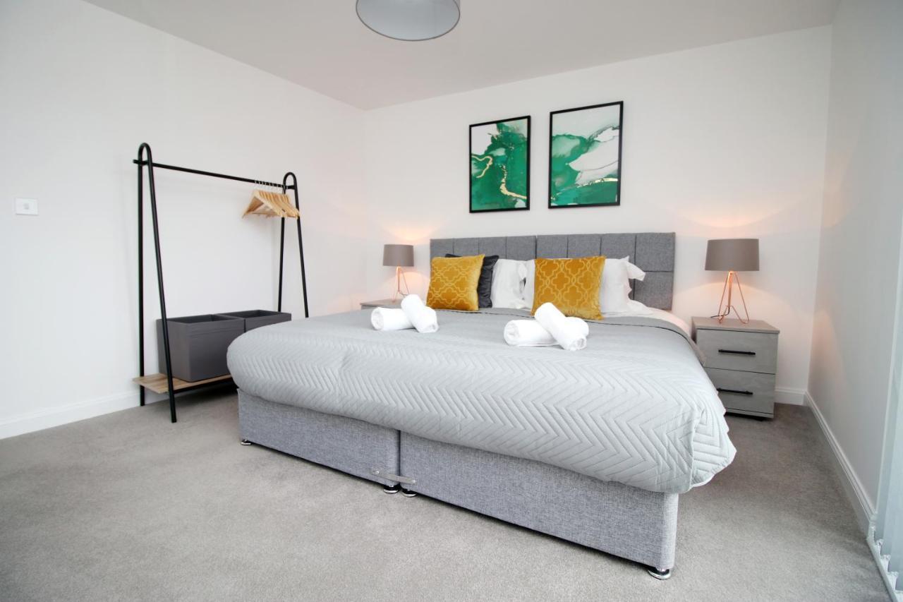 No 43 Stadium Views By Ssw - 2Br, Parking, Sleeps 4, 3Min Walk To Stadium, 10Min Drive To City Centre, Marina And Close To M4 Morriston 외부 사진