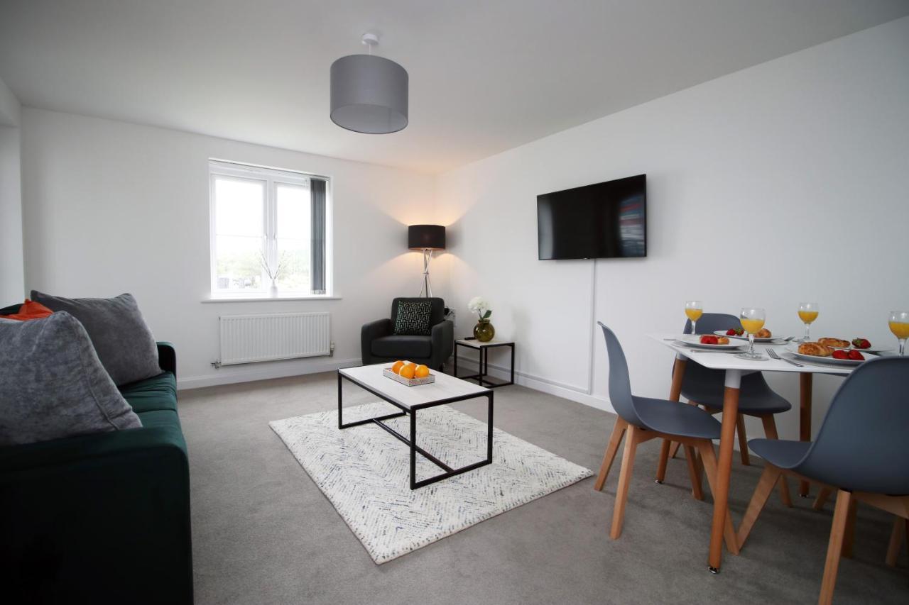 No 43 Stadium Views By Ssw - 2Br, Parking, Sleeps 4, 3Min Walk To Stadium, 10Min Drive To City Centre, Marina And Close To M4 Morriston 외부 사진