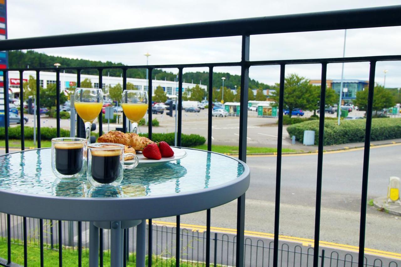 No 43 Stadium Views By Ssw - 2Br, Parking, Sleeps 4, 3Min Walk To Stadium, 10Min Drive To City Centre, Marina And Close To M4 Morriston 외부 사진