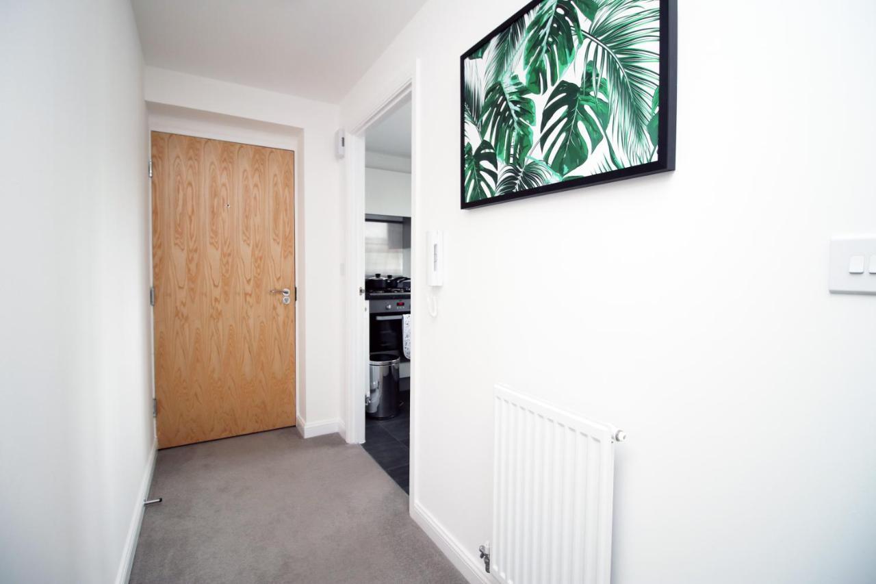 No 43 Stadium Views By Ssw - 2Br, Parking, Sleeps 4, 3Min Walk To Stadium, 10Min Drive To City Centre, Marina And Close To M4 Morriston 외부 사진