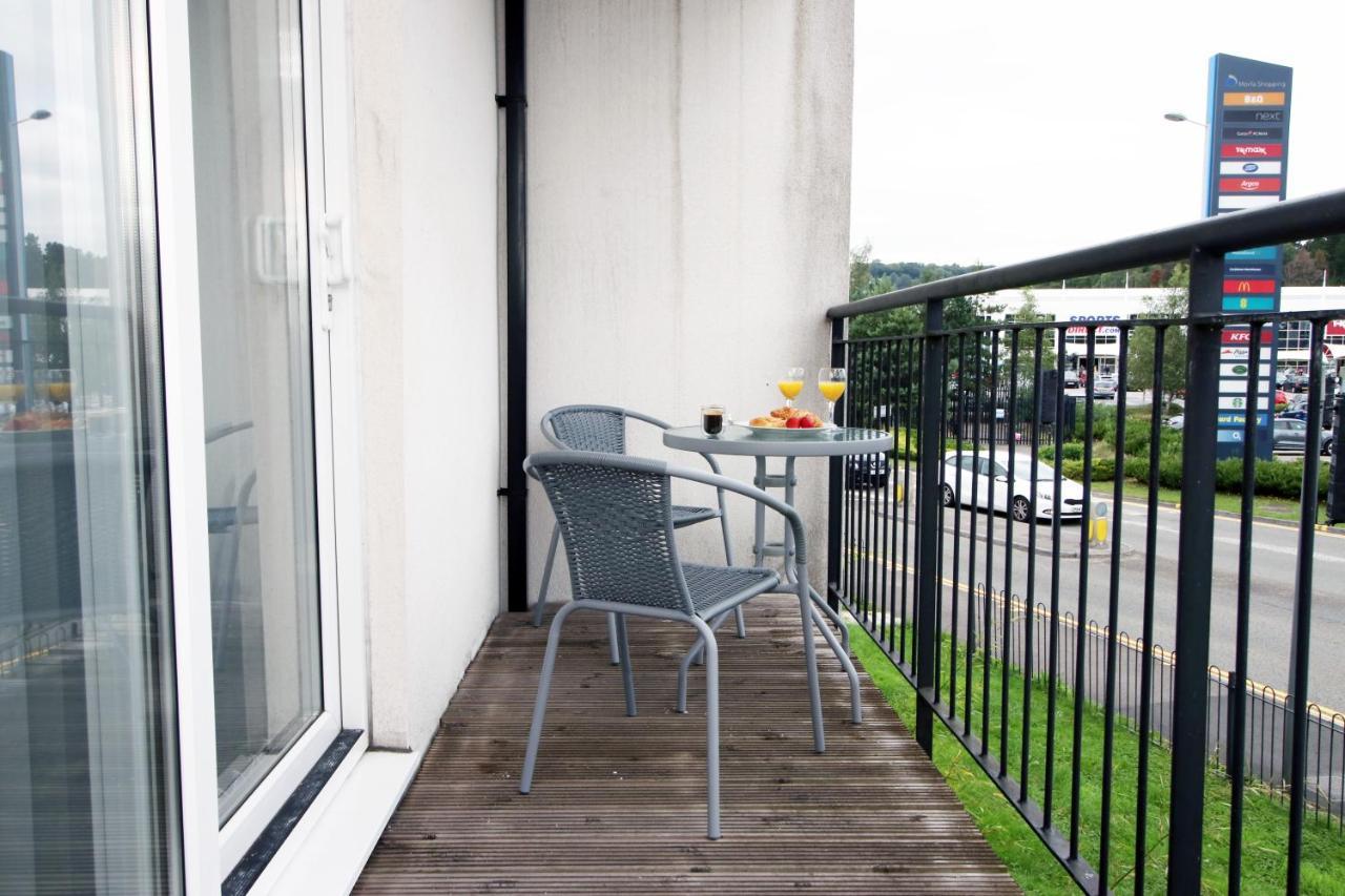 No 43 Stadium Views By Ssw - 2Br, Parking, Sleeps 4, 3Min Walk To Stadium, 10Min Drive To City Centre, Marina And Close To M4 Morriston 외부 사진